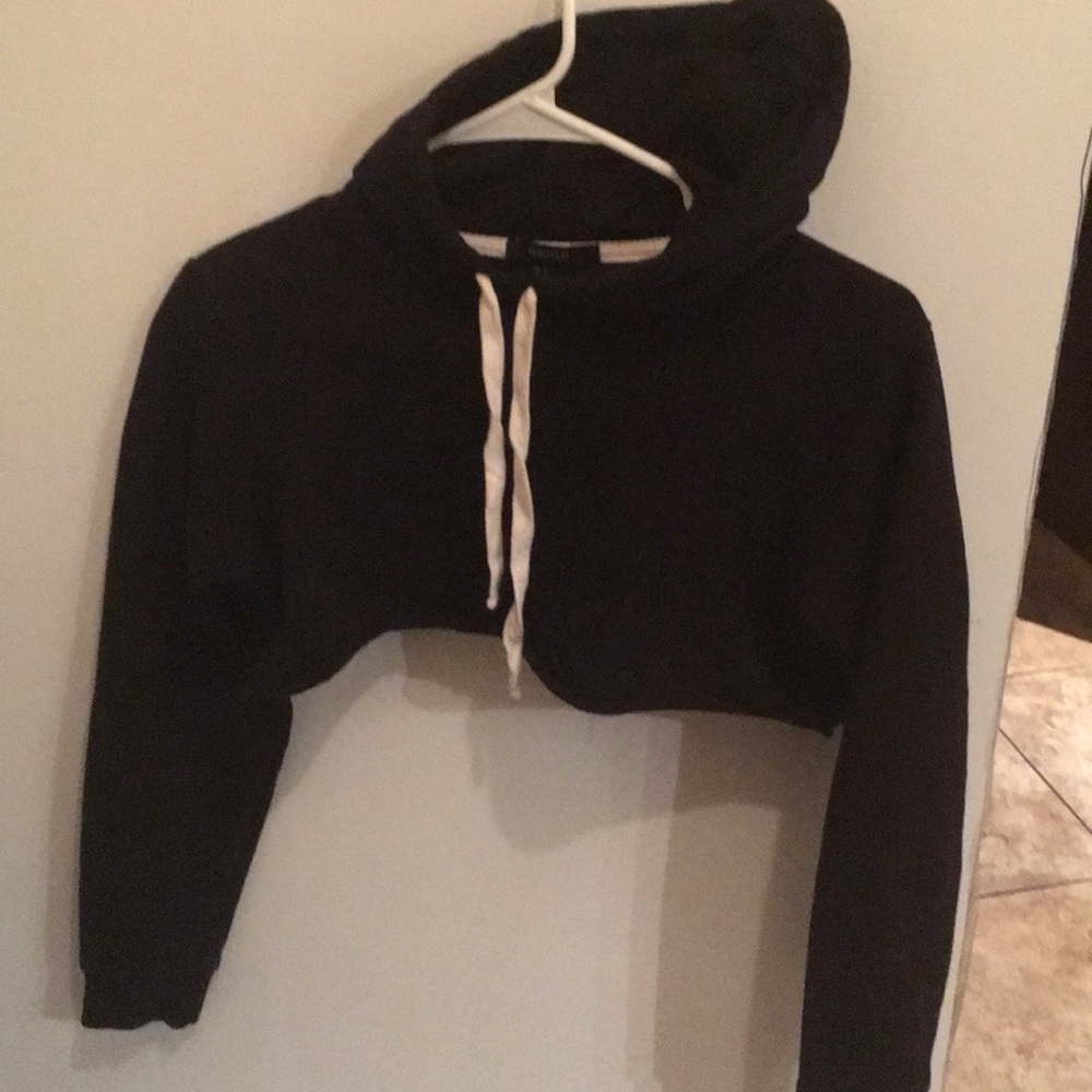 Hoodie half top.